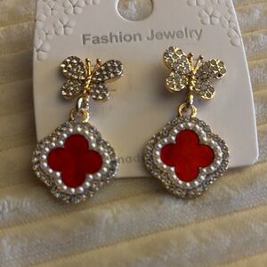 Fashion Jewelry Gold Butterfly Earrings with Red Clover Drops